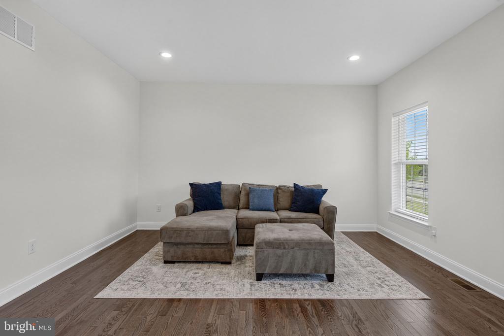 4 CHARLOTTE COURT