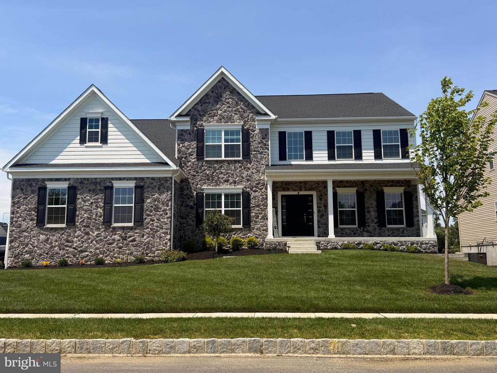 4 CHARLOTTE COURT
