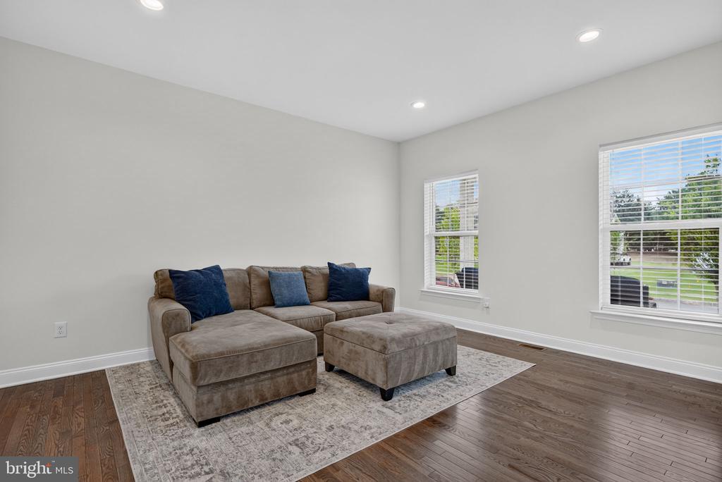 4 CHARLOTTE COURT