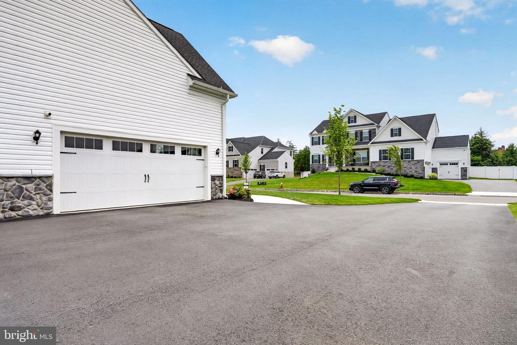 4 CHARLOTTE COURT
