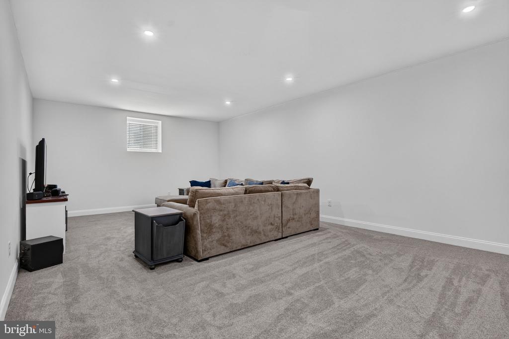 4 CHARLOTTE COURT