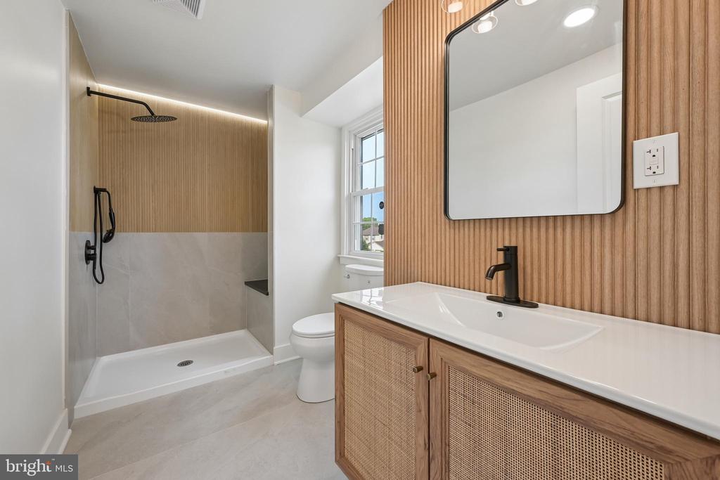 3 KENNINGTON ROAD