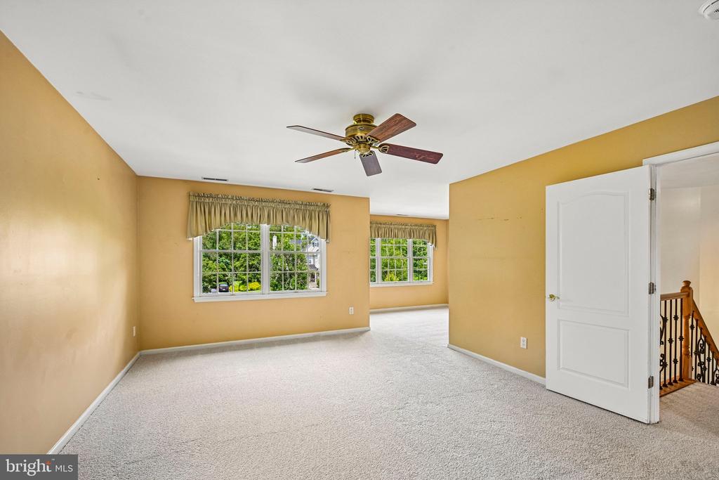 28 CASTLETON LANE