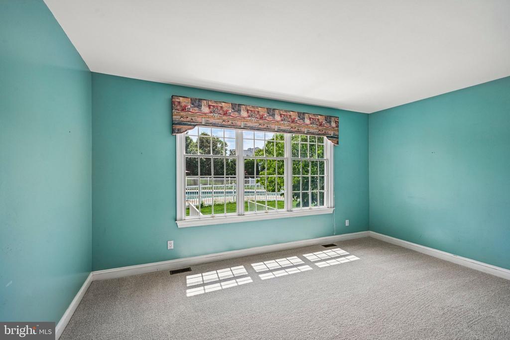 28 CASTLETON LANE