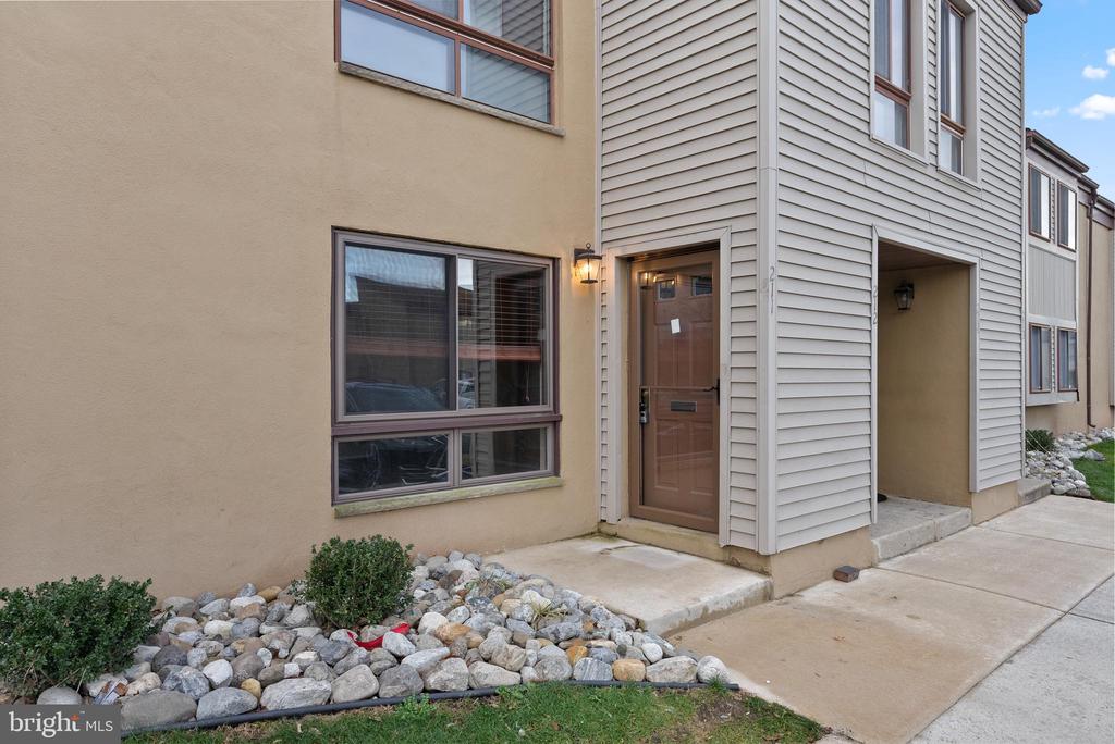 211 JAMES COURT