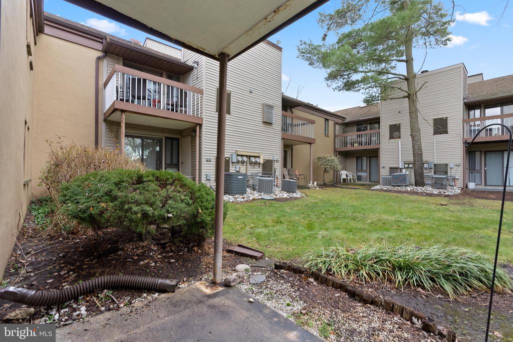 211 JAMES COURT