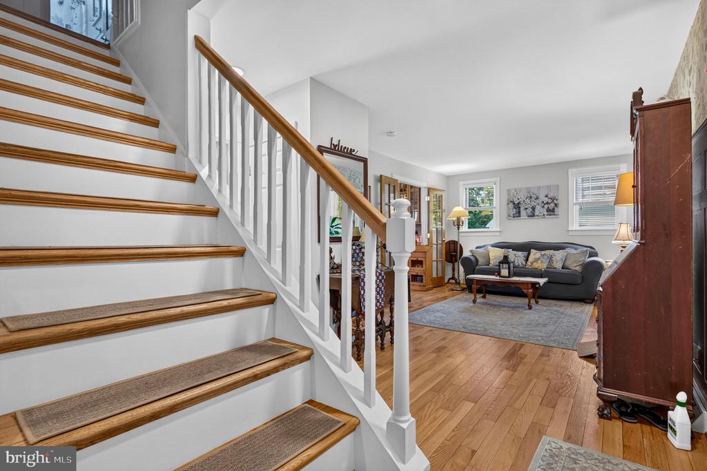 367 HOLLY ROAD