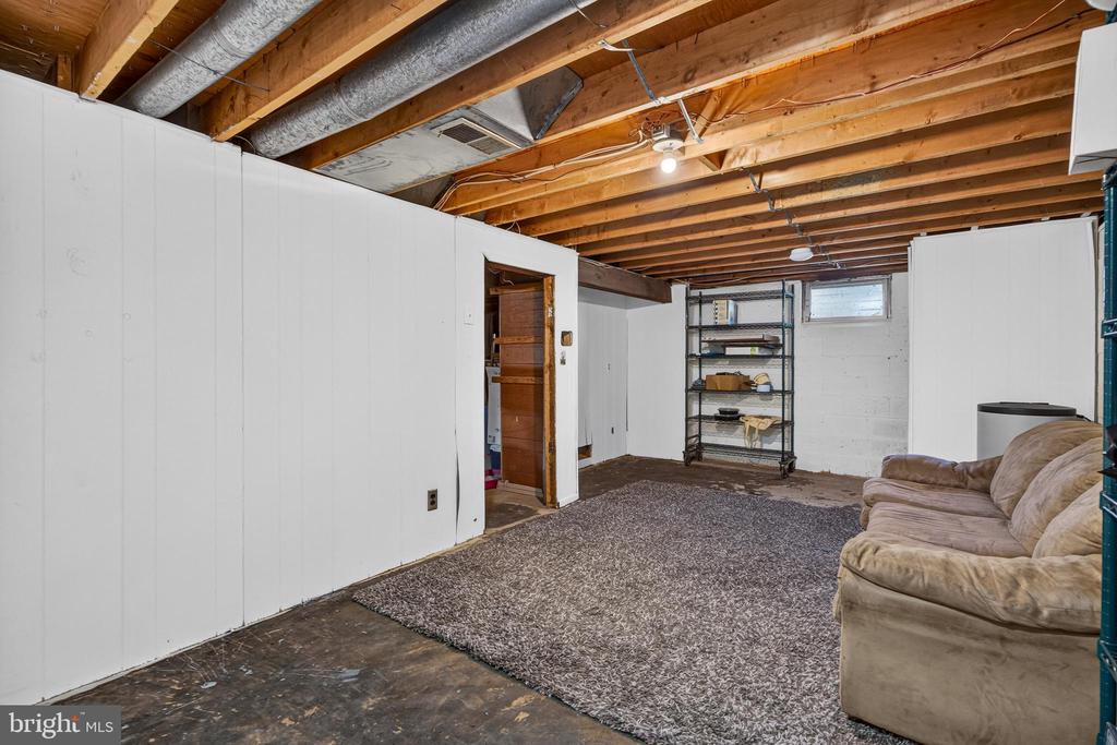 367 HOLLY ROAD