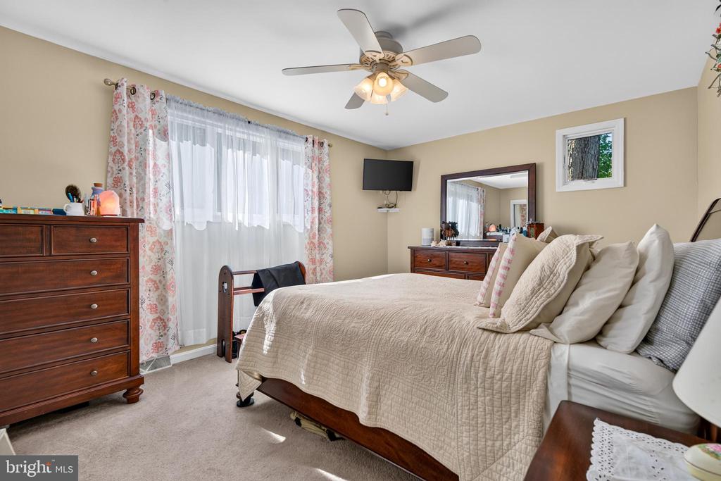 367 HOLLY ROAD