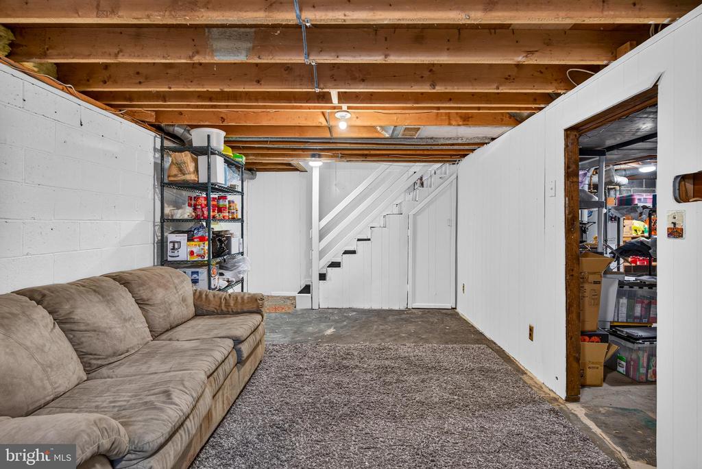 367 HOLLY ROAD