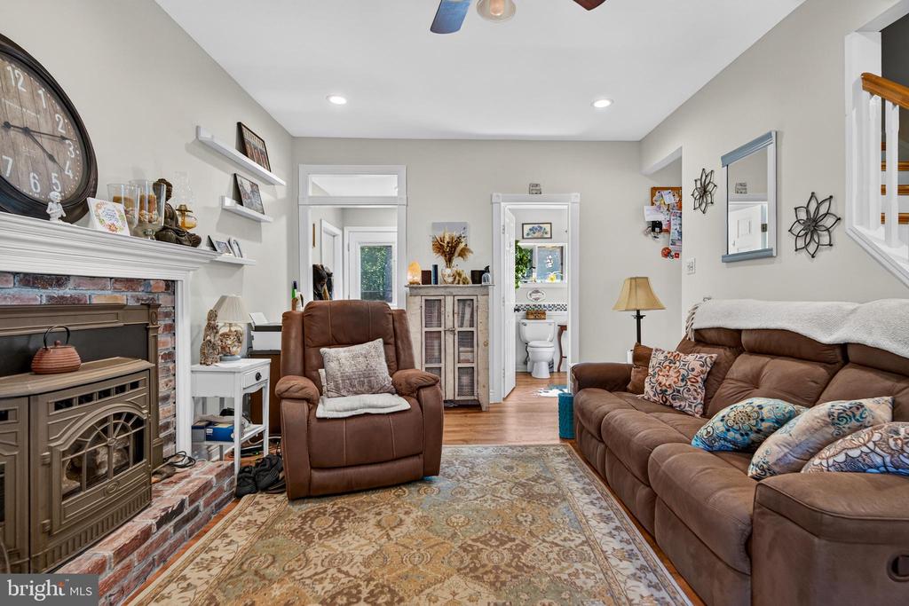 367 HOLLY ROAD