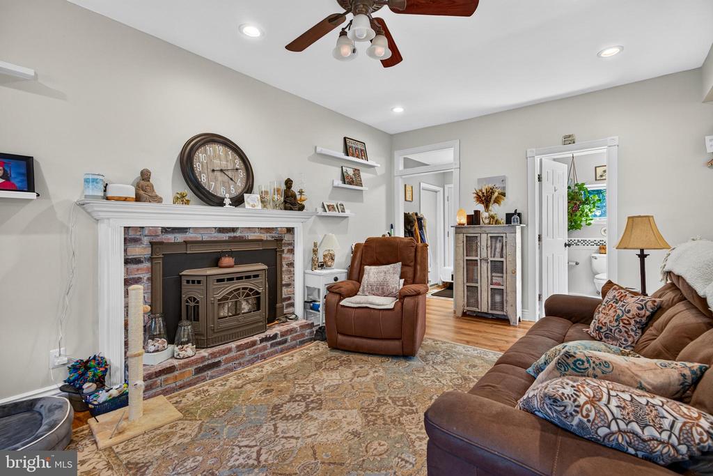 367 HOLLY ROAD