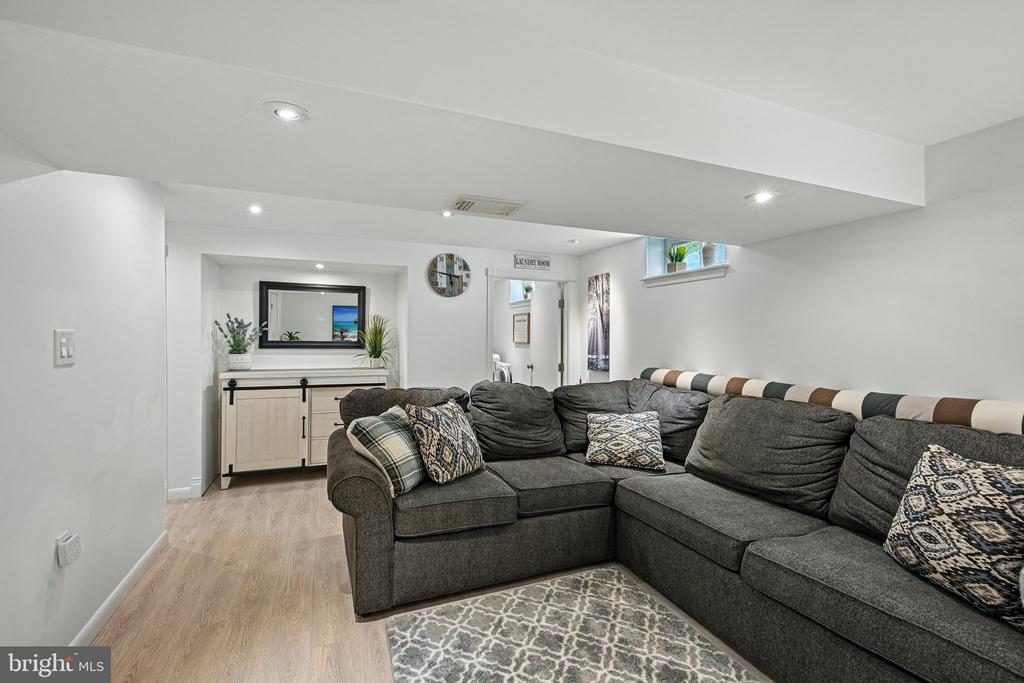 960 WOODLANE ROAD
