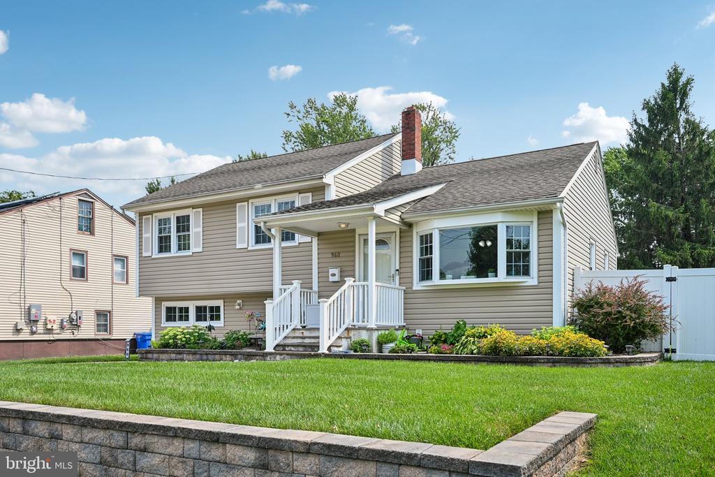 960 WOODLANE ROAD