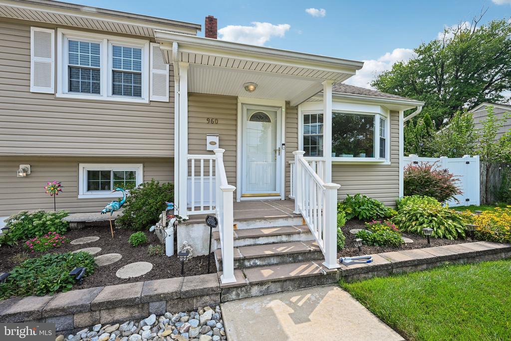 960 WOODLANE ROAD