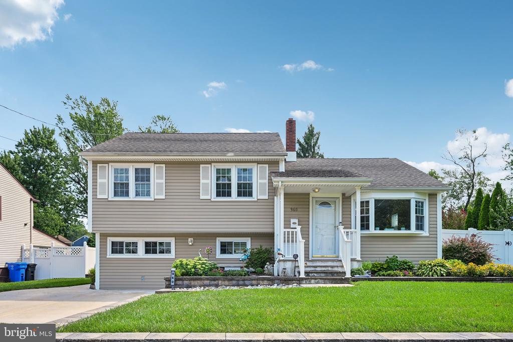 960 WOODLANE ROAD
