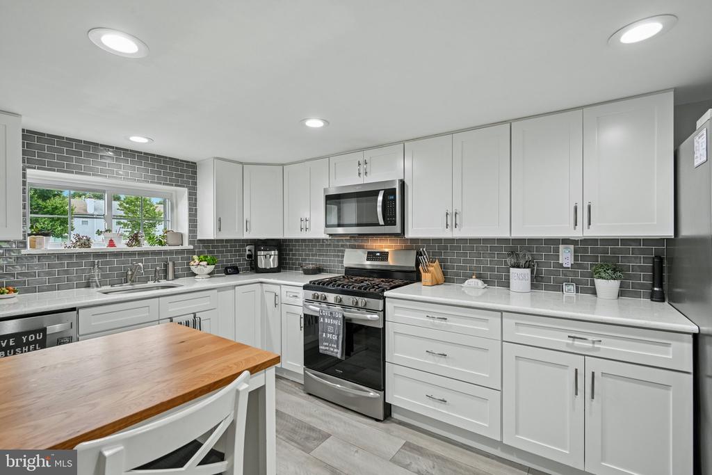 960 WOODLANE ROAD