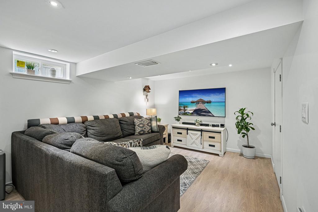 960 WOODLANE ROAD