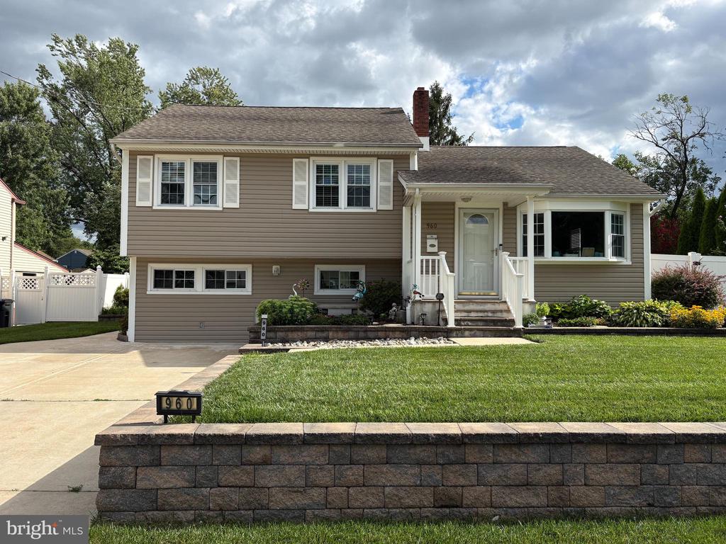 960 WOODLANE ROAD