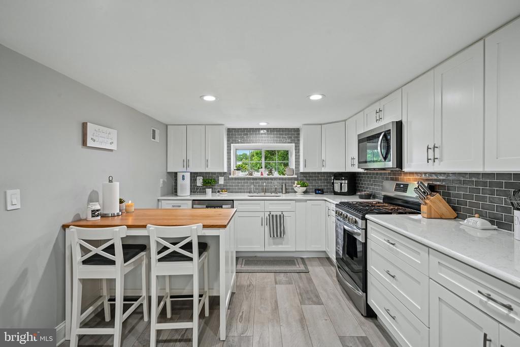 960 WOODLANE ROAD