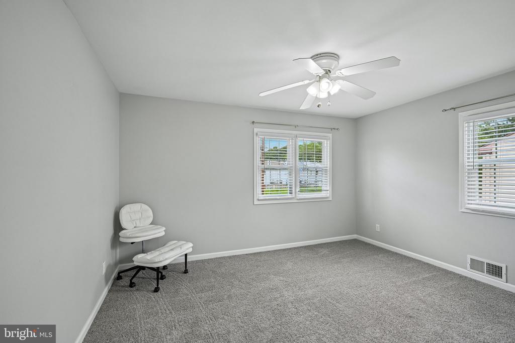 960 WOODLANE ROAD