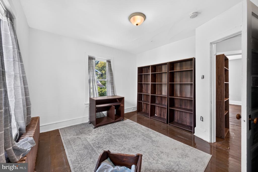 910 HIGHLAND