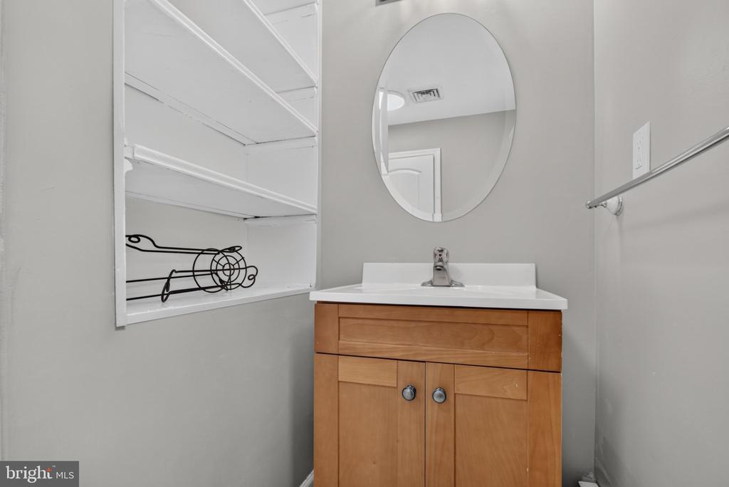 200 B MOORE STREET Unit: B - 2ND FLOOR