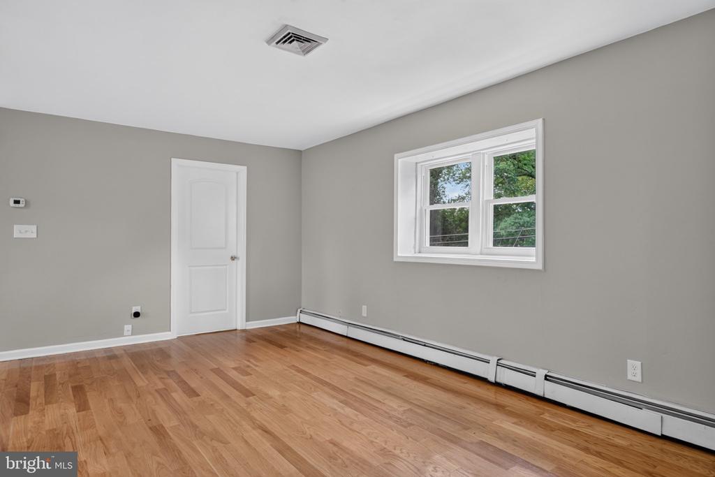 200 B MOORE STREET Unit: B - 2ND FLOOR
