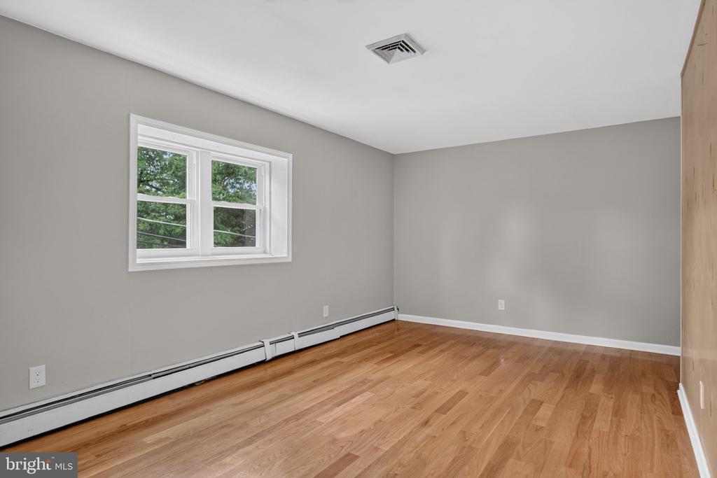 200 B MOORE STREET Unit: B - 2ND FLOOR
