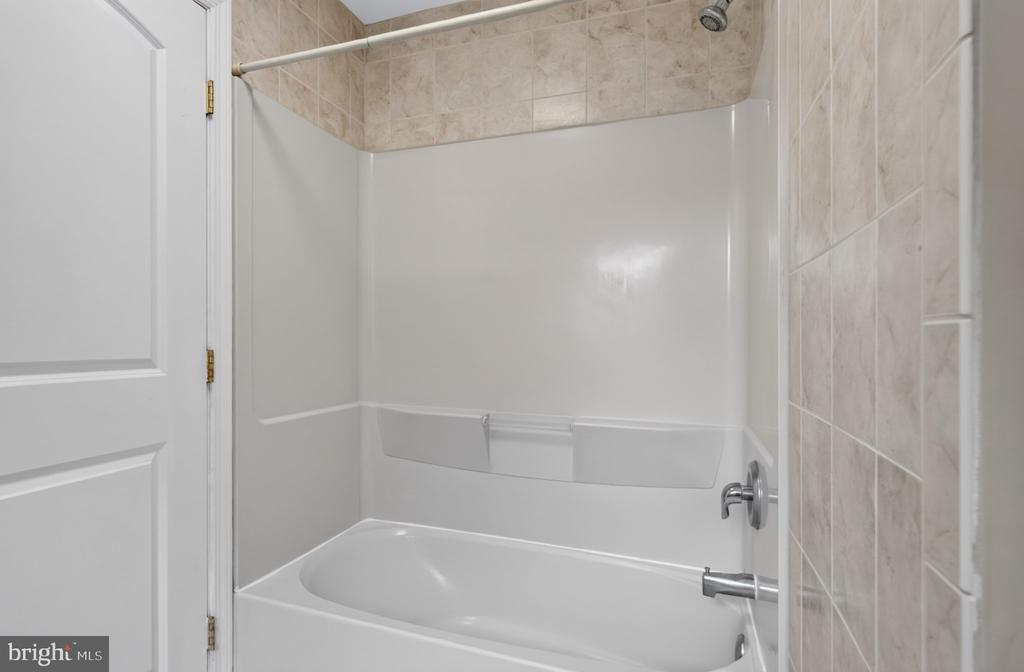 200 B MOORE STREET Unit: B - 2ND FLOOR