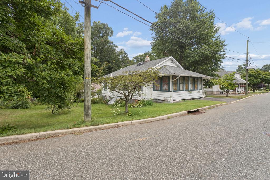 52 THORNTOWN LANE