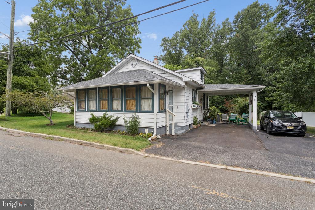52 THORNTOWN LANE