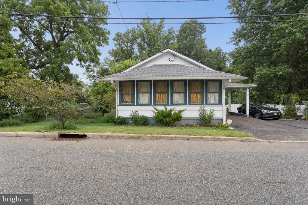 52 THORNTOWN LANE