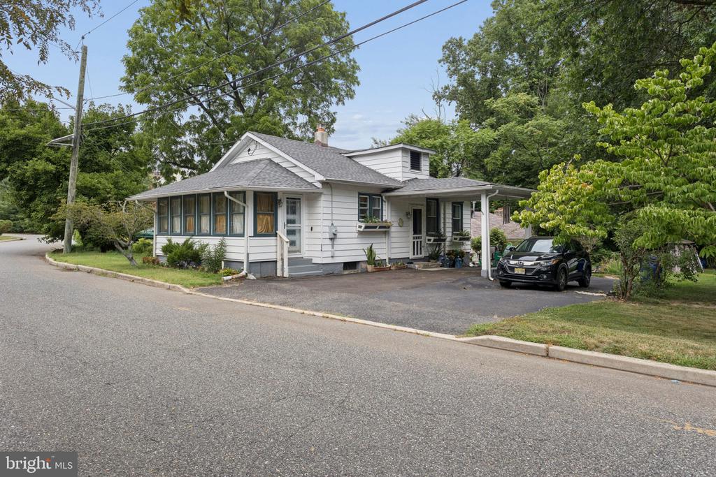 52 THORNTOWN LANE