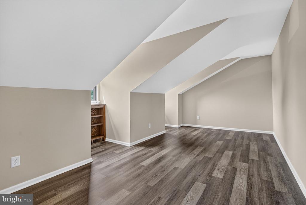 7 STONYBROOK COURT