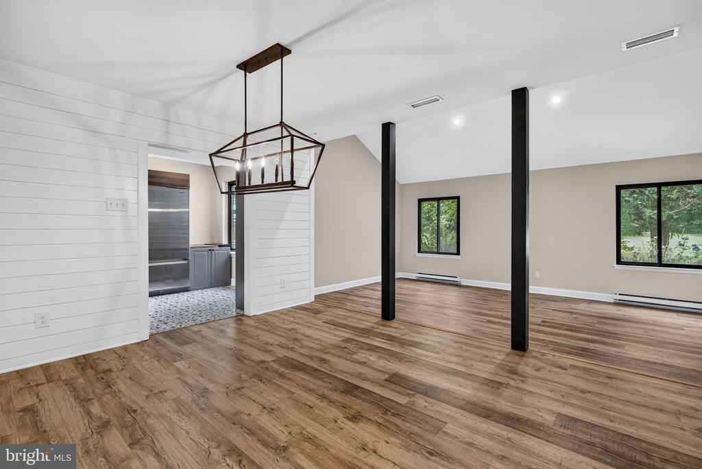 7 STONYBROOK COURT