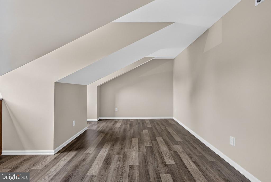 7 STONYBROOK COURT