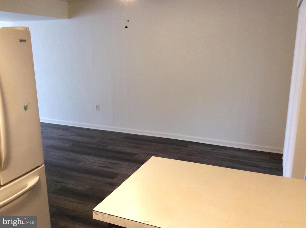 7 RITTENHOUSE COURT