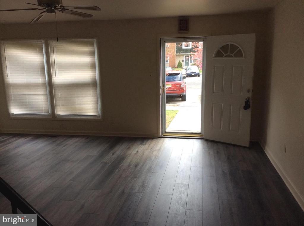 7 RITTENHOUSE COURT