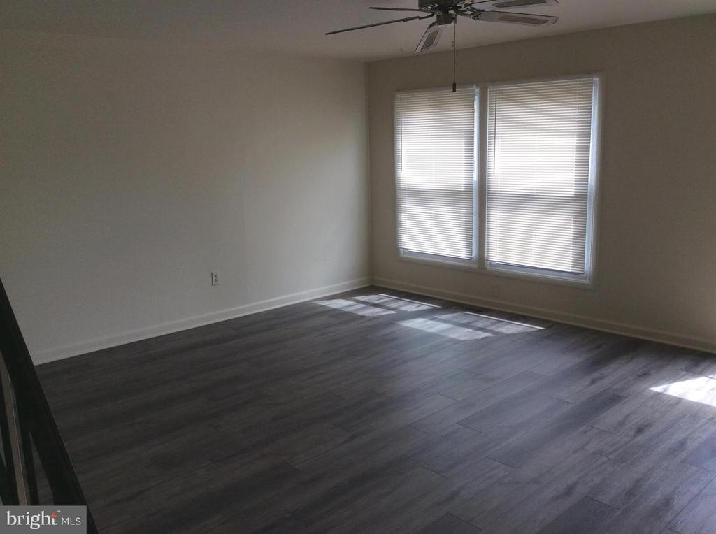 7 RITTENHOUSE COURT