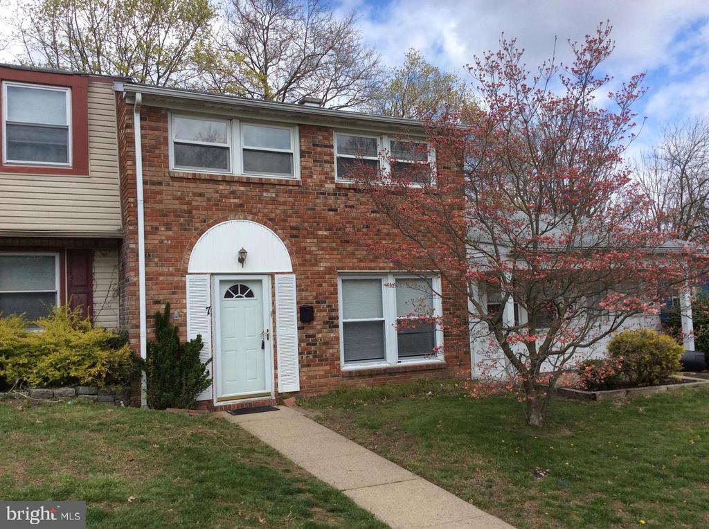 7 RITTENHOUSE COURT