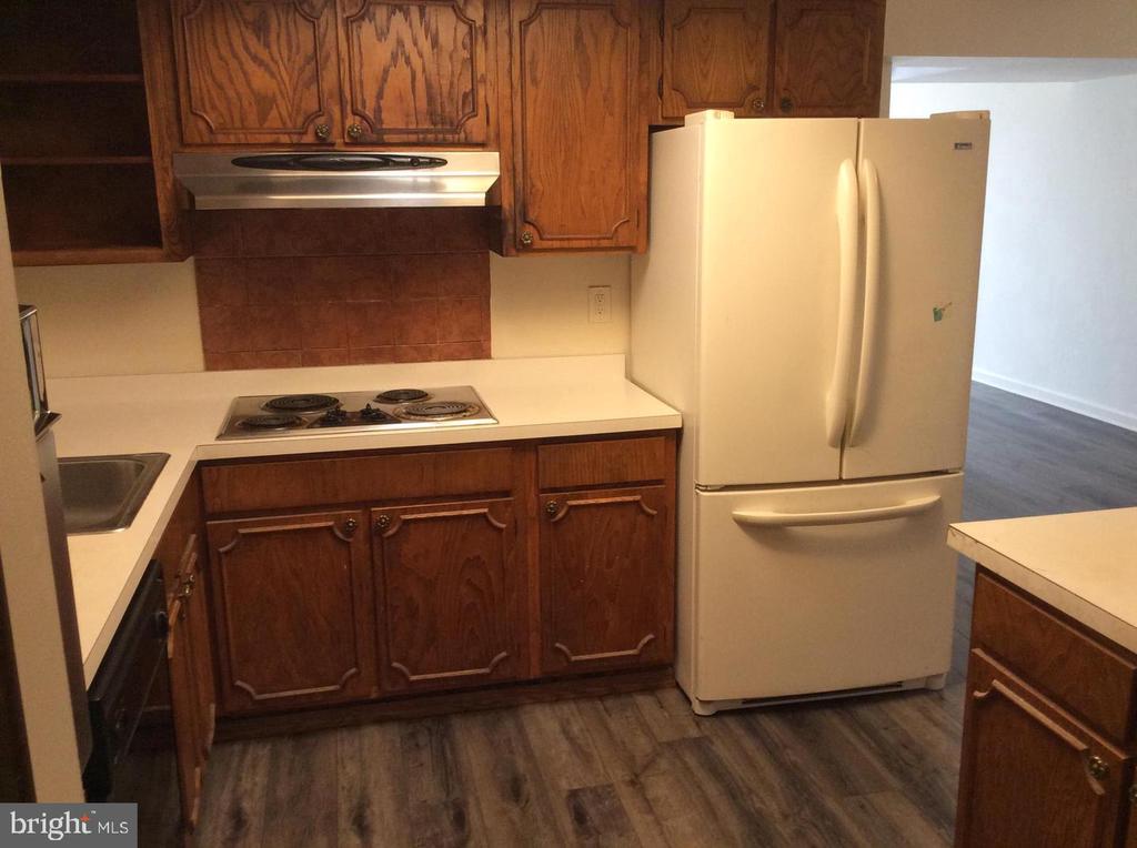 7 RITTENHOUSE COURT