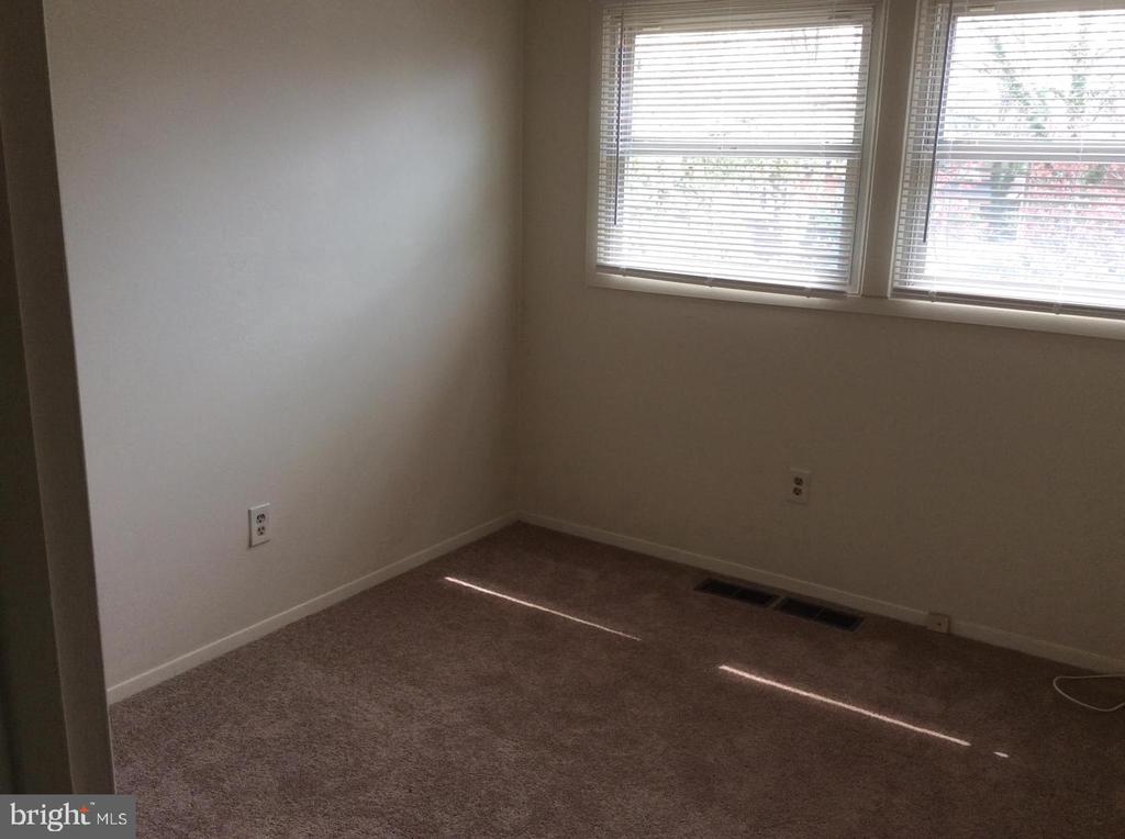 7 RITTENHOUSE COURT