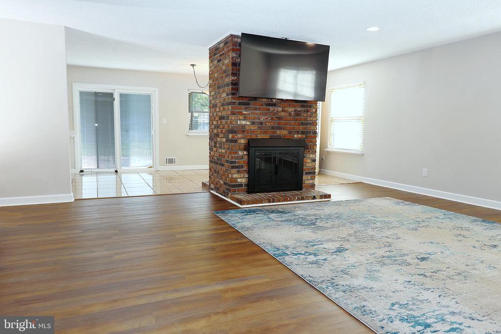 8 HOLMES LANE