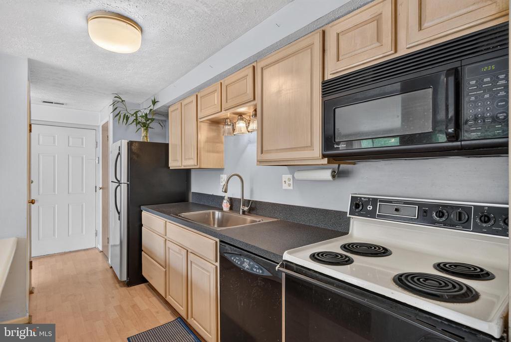 10 TEABERRY COURT