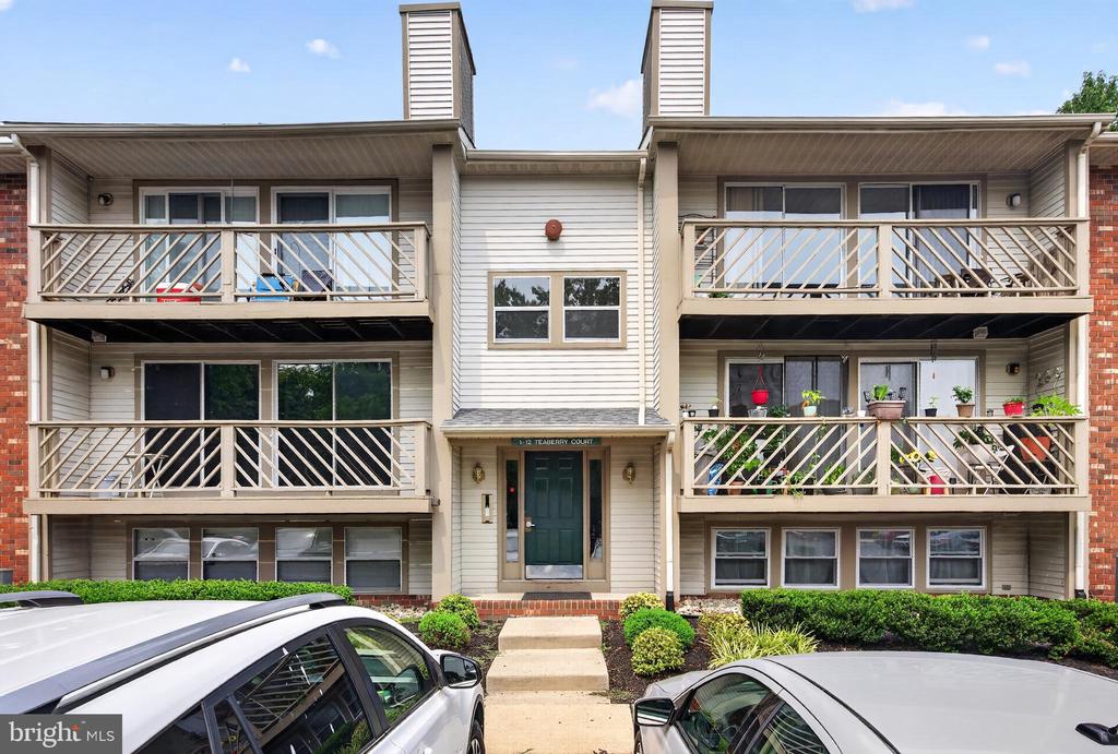 10 TEABERRY COURT