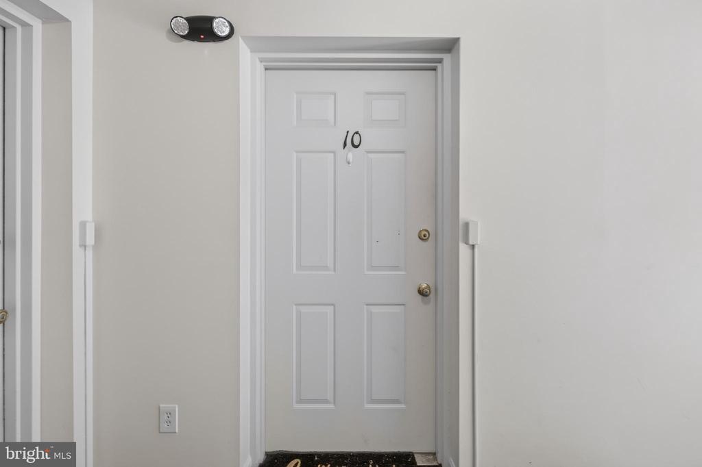 10 TEABERRY COURT