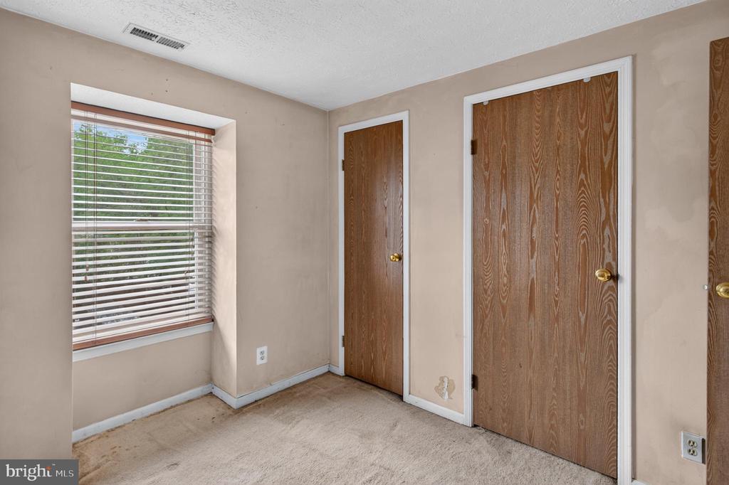 10 TEABERRY COURT