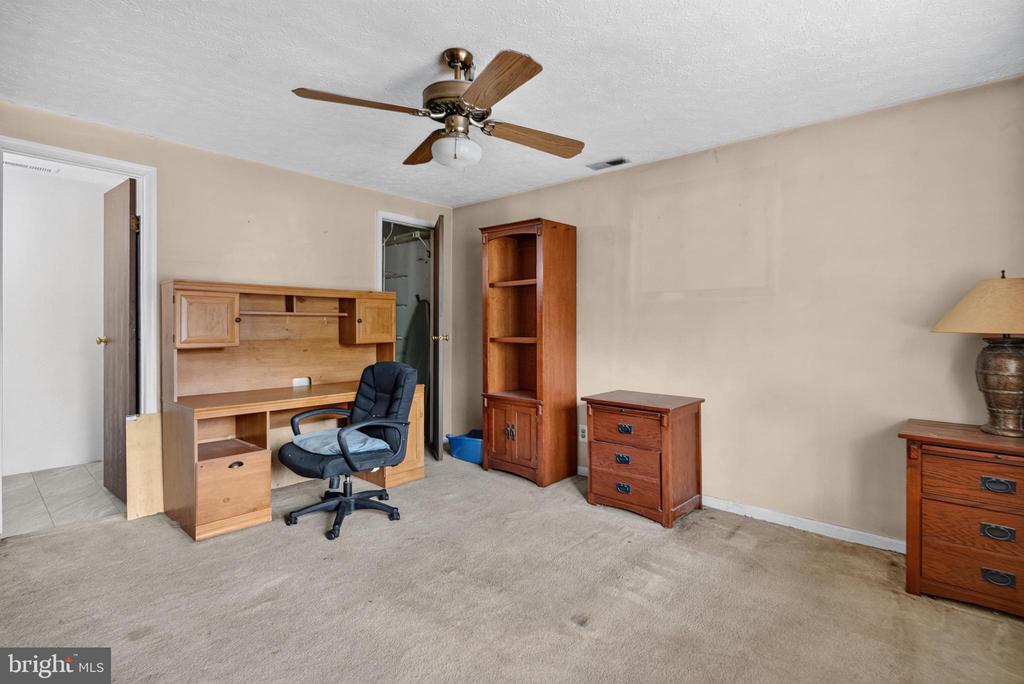 10 TEABERRY COURT