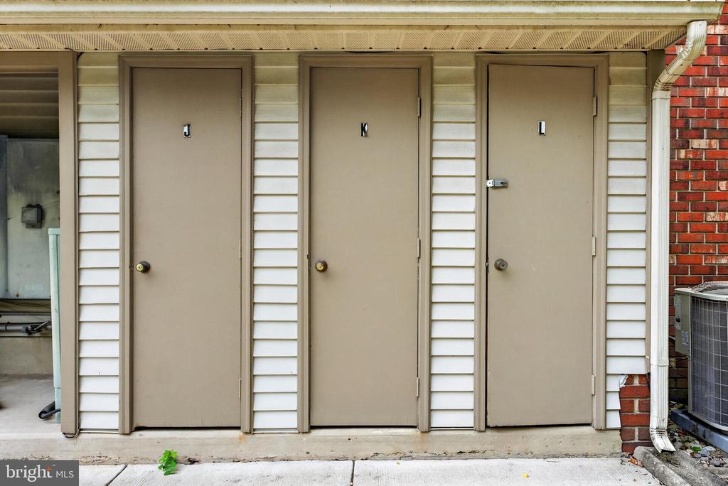 10 TEABERRY COURT